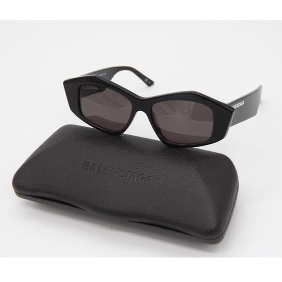 NEW BALENCIAGA SUNGLASSES BB0106S 001 EYEWEAR BALENCIAGA BB 0106S BLACK - Picture 1 of 11